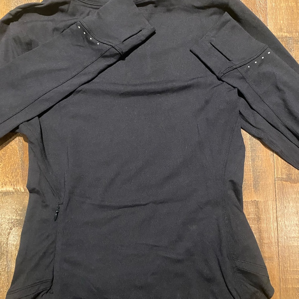 Lululemon - Picture 3 of 5
